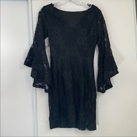 Lulu’s Lace Bodycon dress with bell sleeves - Picture 4 of 7